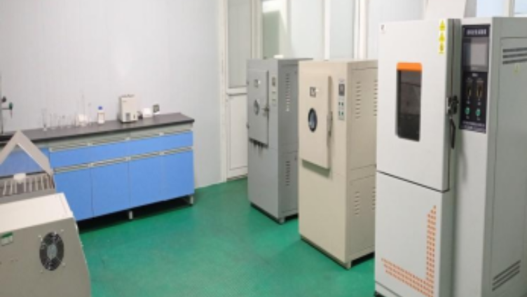 Aging low temperature test chamber